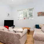 Charming Ground Floor 1 Bedroom Flat In Twickenham