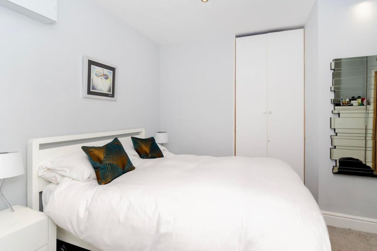 Charming Ground Floor 1 Bedroom Flat In Apartment *