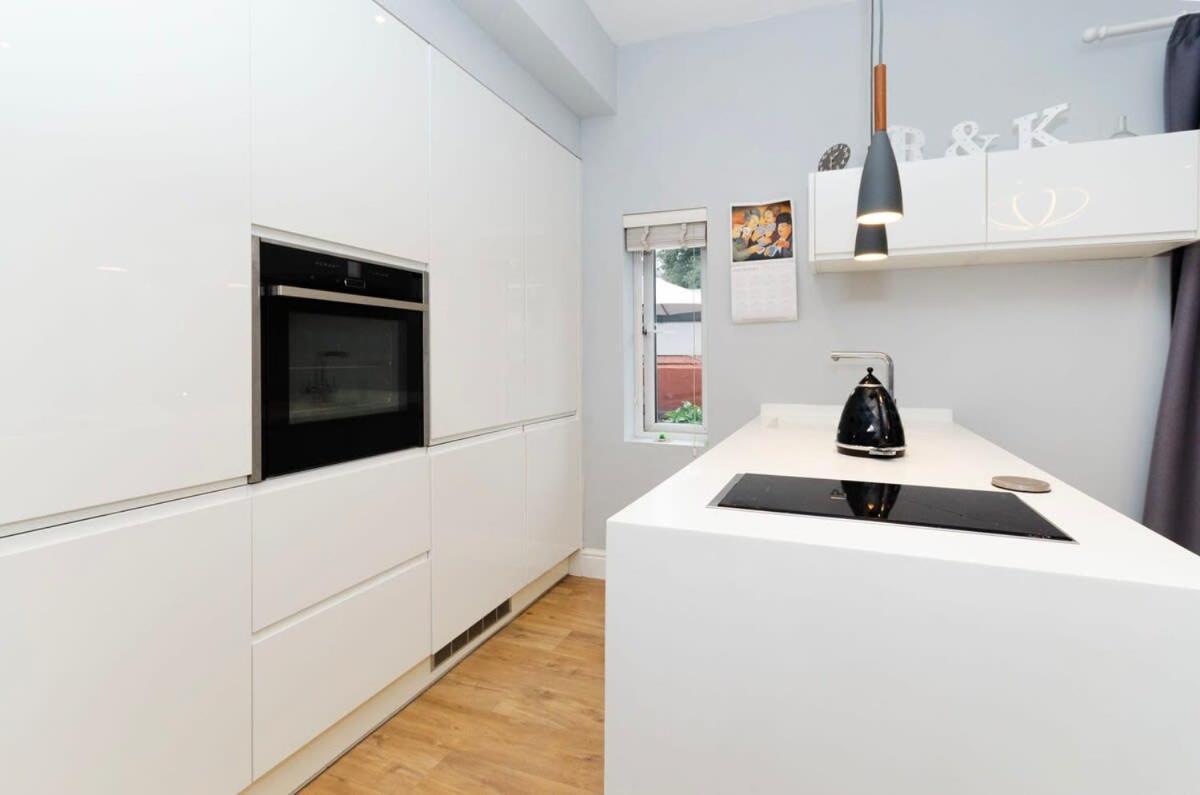 Charming Ground Floor 1 Bedroom Flat In Apartment *